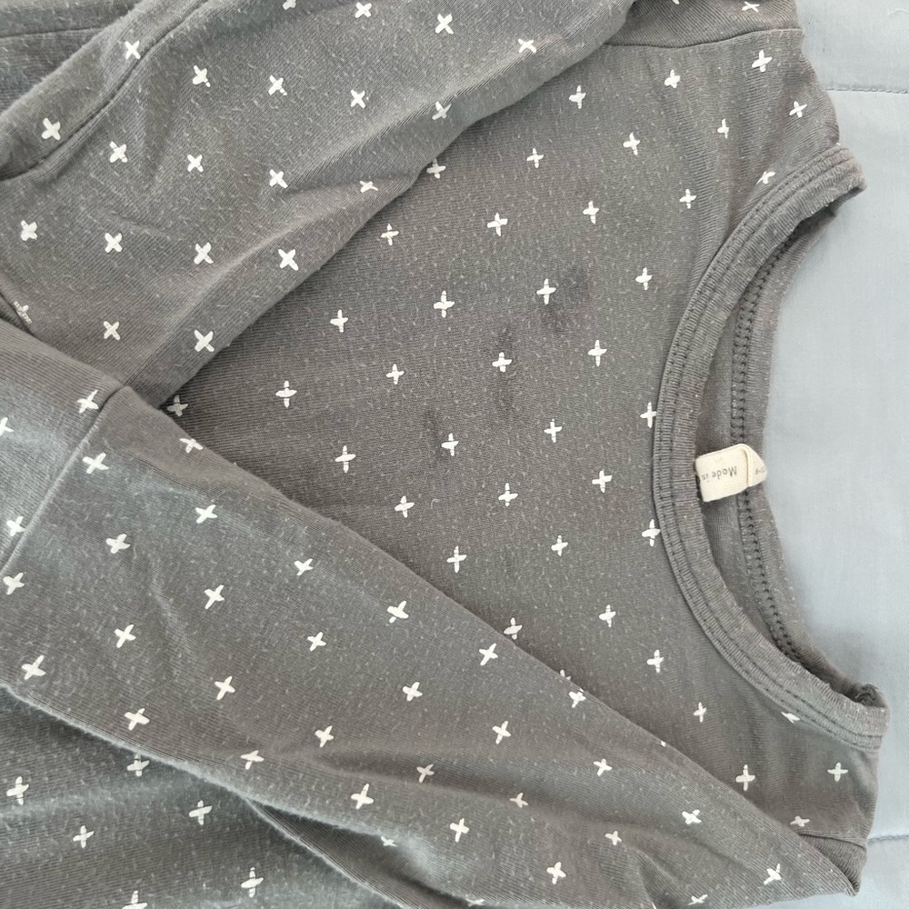 Quincy Mae organic cotton pajamas boy 6-12 months, 2 duplicate pants and one top
